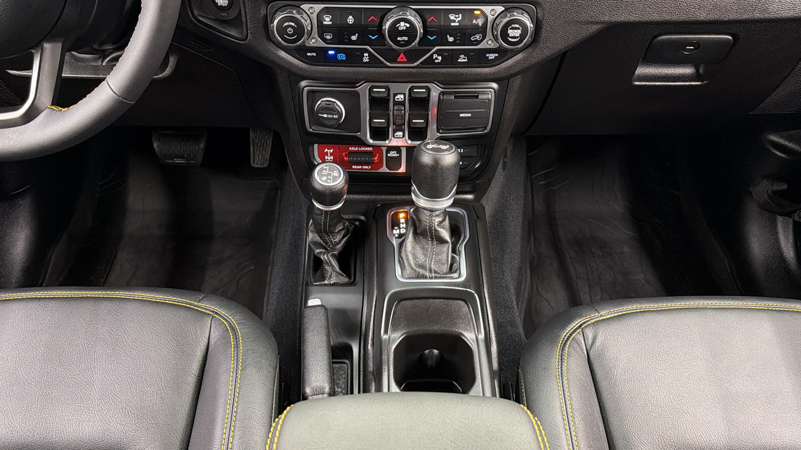 Used 2024 Jeep Wrangler Unlimited AWD/4WD image 35
