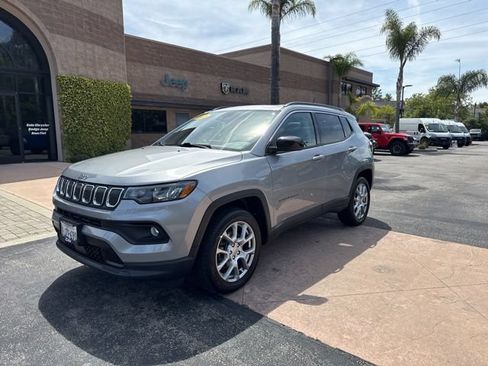 Used 2022 Jeep Compass Latitude w/ Sun and Sound Group AWD/4WD image 2