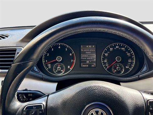 Used 2013 Volkswagen Passat 2.5 SE image 12