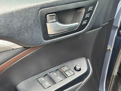 Used 2019 Toyota Highlander Limited Platinum FWD image 29