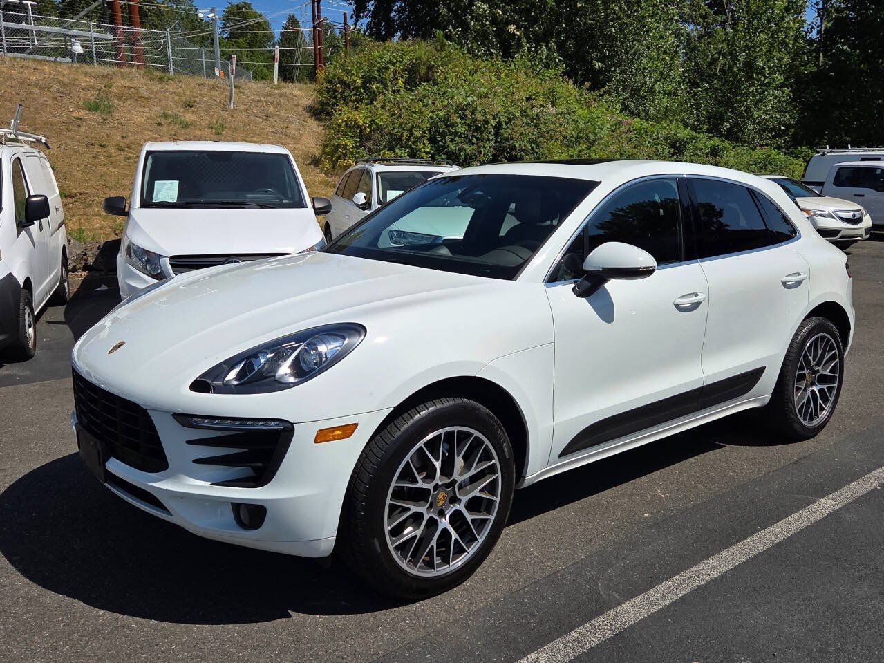 Used 2016 Porsche Macan S w/ Infotainment Package AWD/4WD image 3