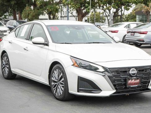 Used 2023 Nissan Altima 2.5 SV FWD image 3