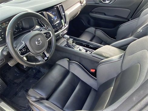 Used 2019 Volvo S60 T5 R-Design image 20