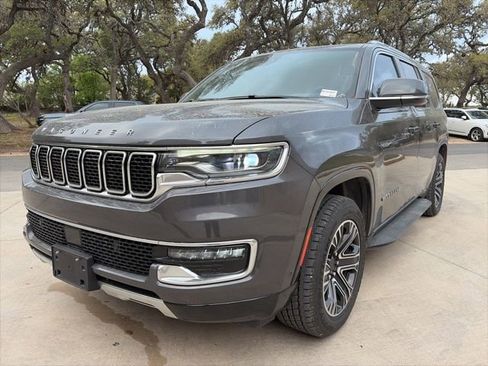 Used 2022 Jeep Wagoneer Series III w/ Flexible Seating Group AWD/4WD image 2