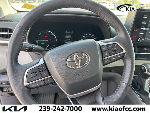 Used 2024 Toyota Sienna XLE image 18