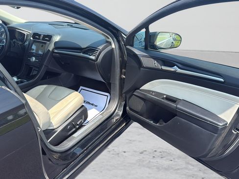 Used 2018 Ford Fusion Titanium FWD image 23