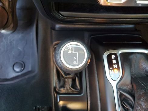 Used 2022 Jeep Wrangler Sport AWD/4WD image 16