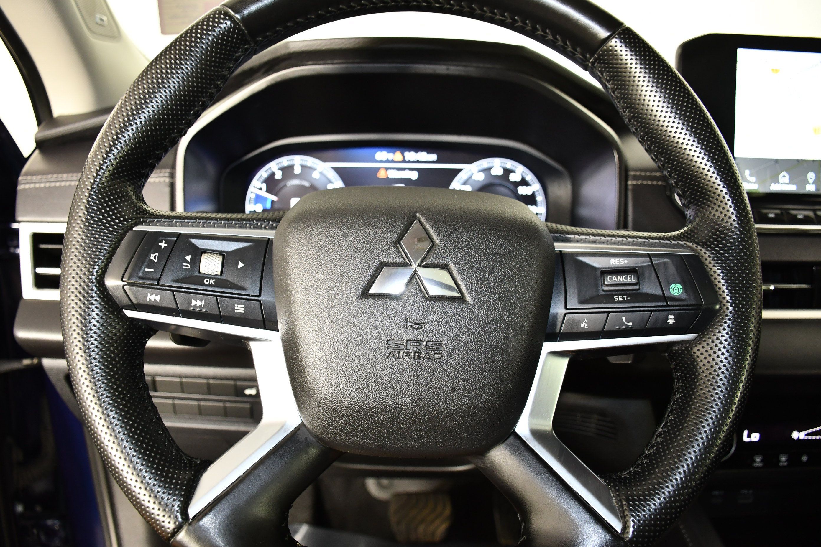 Used 2023 Mitsubishi Outlander SE AWD/4WD image 19