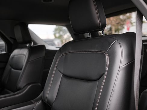 Used 2022 Ford Explorer XLT w/ Equipment Group 202A image 29