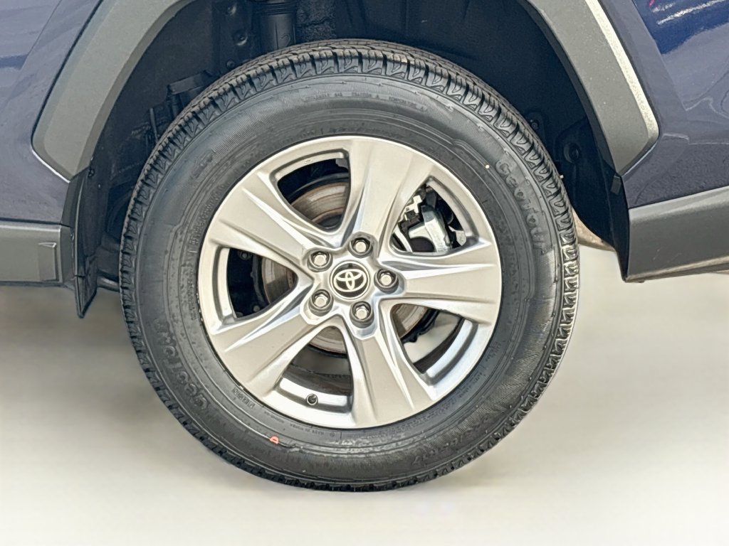 Certified 2025 Toyota RAV4 XLE FWD image 30