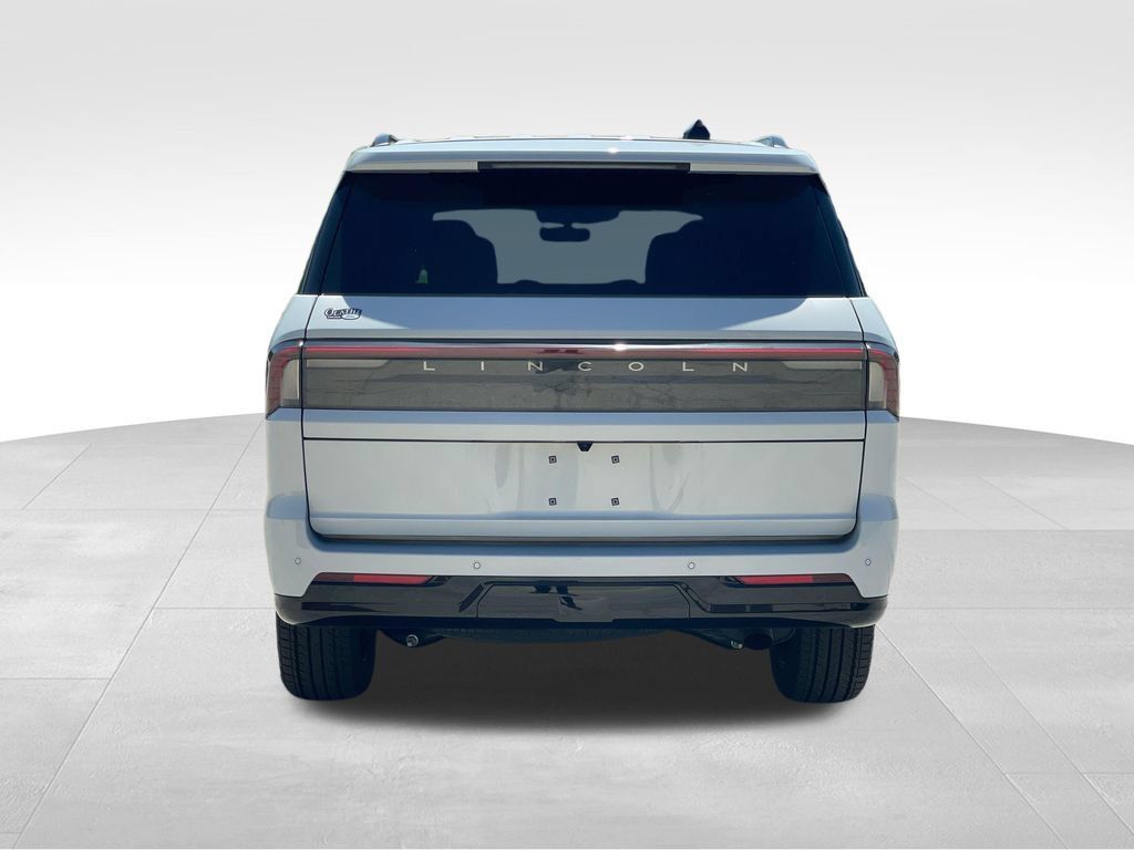 New 2026 Lincoln Navigator Reserve w/ Jet Appearance Package AWD/4WD image 4
