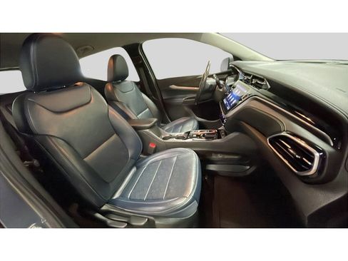 Used 2022 Chevrolet Bolt EUV LT w/ Convenience Package image 16