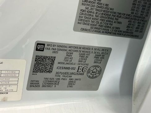 Used 2024 GMC Sierra 1500 AT4 image 32