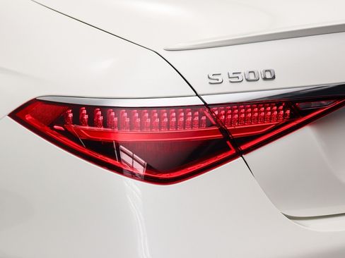 Used 2022 Mercedes-Benz S 500 4MATIC w/ AMG Line Package image 11