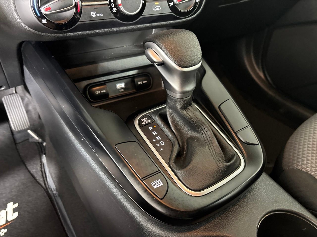 Used 2025 Kia Soul LX w/ LX Technology Package FWD image 19