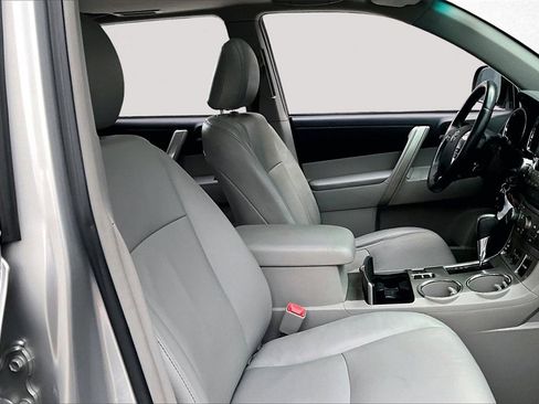 Used 2012 Toyota Highlander SE image 29