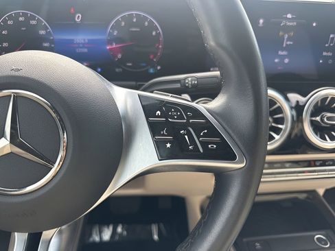 Used 2025 Mercedes-Benz GLA 250 image 15