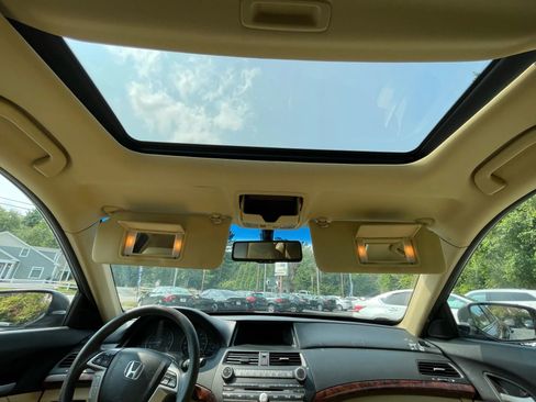 Used 2012 Honda Crosstour EX image 18