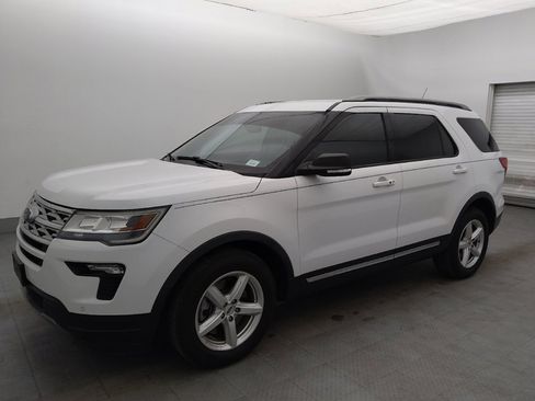 Used 2019 Ford Explorer XLT w/ Equipment Group 202A FWD image 2