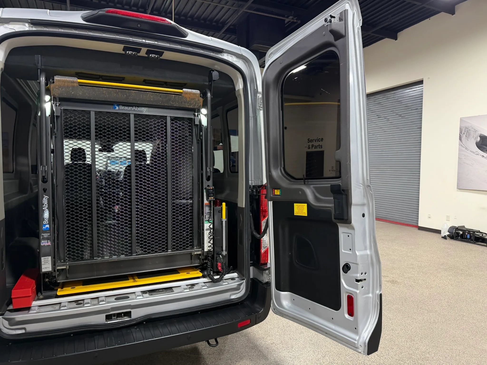 Used 2019 Ford Transit 250 148 Medium Roof RWD image 41