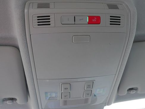 Used 2024 Volkswagen Tiguan SE FWD image 30