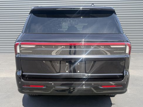 Used 2026 Lincoln Navigator Reserve w/ Jet Appearance Package AWD/4WD image 10