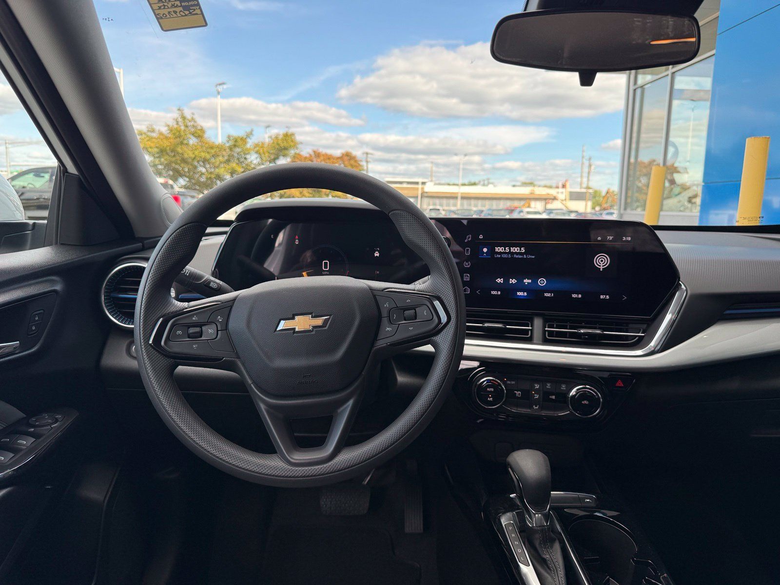 Used 2025 Chevrolet Trax LT FWD image 2