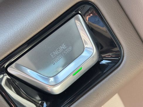 Used 2025 GMC Yukon Denali w/ Denali Reserve Package RWD image 31