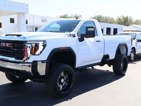 Used 2024 GMC Sierra 2500 Pro w/ Convenience Package image 4