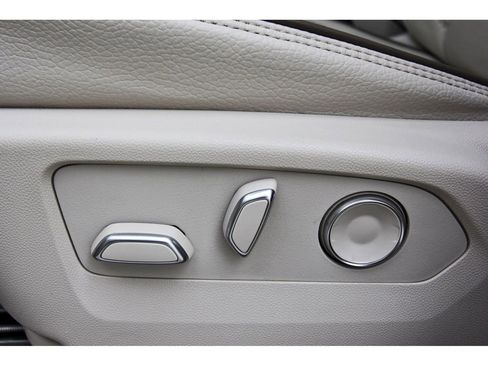 Used 2025 GMC Yukon XL Denali w/ Sun & Power Step Package image 27