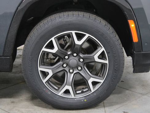 Used 2024 Jeep Wagoneer Series III AWD/4WD image 11