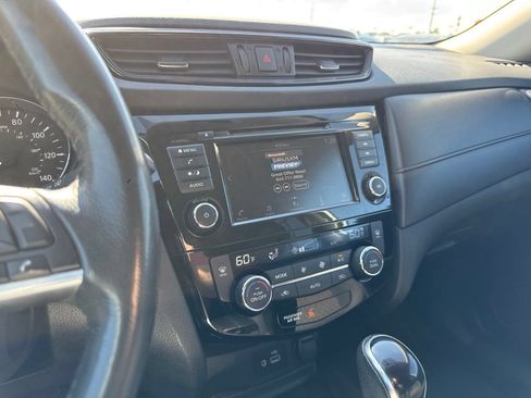 Used 2018 Nissan Rogue SV AWD/4WD image 17