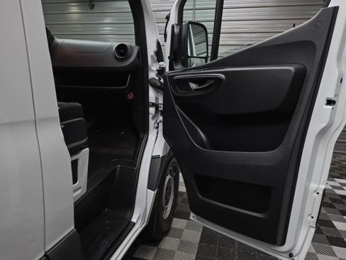 Used 2022 Mercedes-Benz Sprinter 2500 image 28