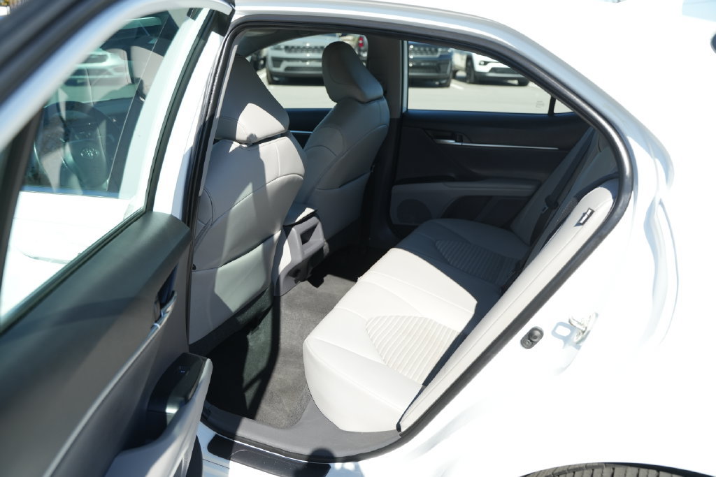 Used 2020 Toyota Camry SE FWD image 15