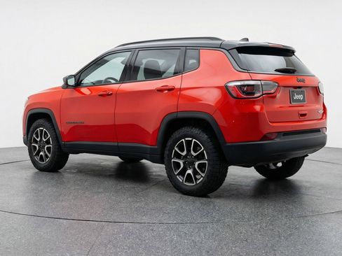 Used 2025 Jeep Compass Trailhawk image 6