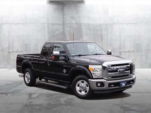 Used 2011 Ford F350 XLT w/ XLT Premium Pkg image 2