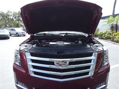 Used 2017 Cadillac Escalade ESV Luxury RWD image 6