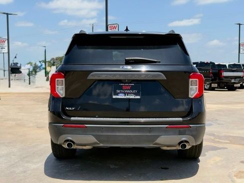 Used 2022 Ford Explorer XLT w/ Equipment Group 202A RWD image 6