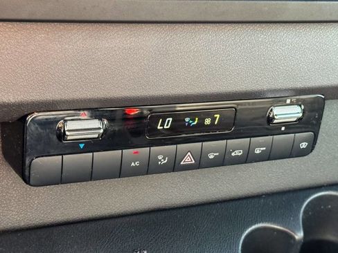 Used 2022 Mercedes-Benz Sprinter 2500 image 35