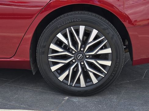Used 2025 Nissan Altima 2.5 SV FWD image 5