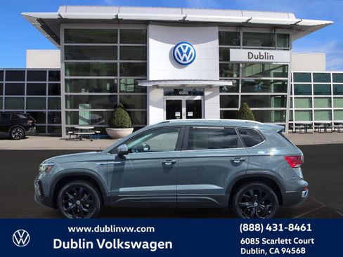 Used 2023 Volkswagen Taos SE w/ Black Wheel Package FWD image 7