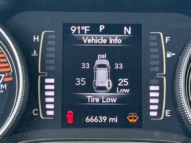 Used 2019 Jeep Cherokee Latitude w/ Popular Appearance Group AWD/4WD image 22