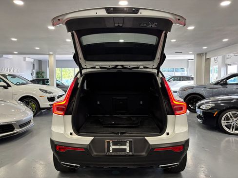 Used 2020 Volvo XC40 T4 R-Design FWD image 41