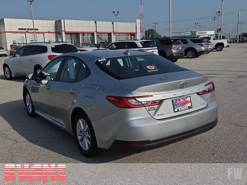Used 2025 Toyota Camry LE FWD image 27