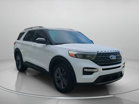 Certified 2022 Ford Explorer XLT w/ Equipment Group 202A RWD image 2