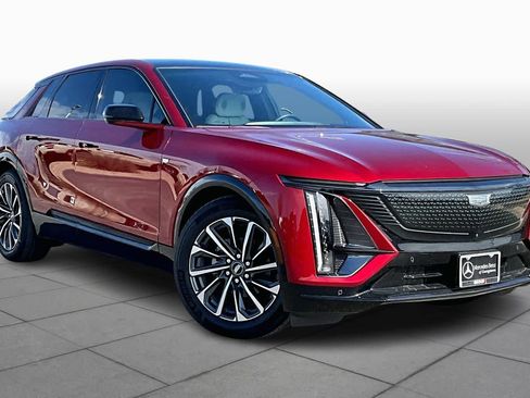 Used 2025 Cadillac Lyriq Sport image 2