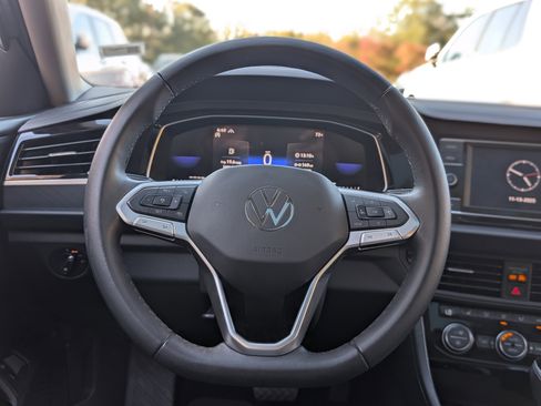 Used 2024 Volkswagen Jetta SE w/ Panoramic Sunroof Package image 24