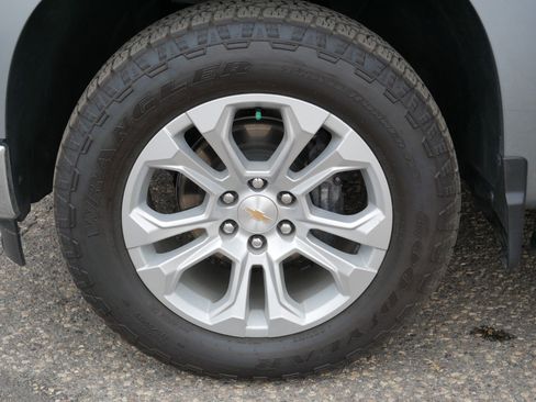 Used 2025 Chevrolet Silverado 1500 LTZ AWD/4WD image 15