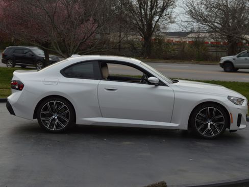 Used 2023 BMW 230i Coupe w/ Premium Package image 12