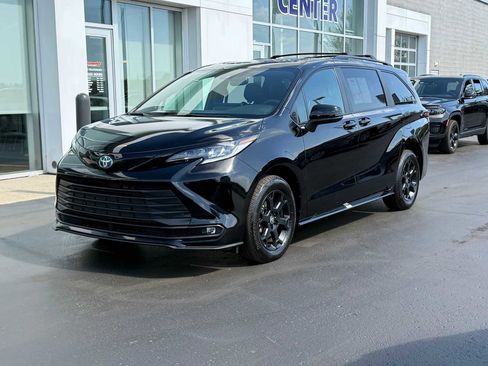 Used 2025 Toyota Sienna XLE Woodland Edition AWD/4WD image 1
